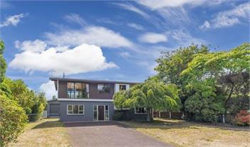 The Kinloch Lake House - 72 steps to the Lake! - Taupo