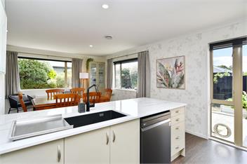 Stay at Puhara - Parklands Getaway - Christchurch