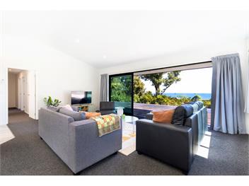 Glass Horizon (Bachcare) - Ruthherglen