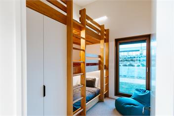 The Brick House | Lake Views | Sleeps 10 - Wanaka
