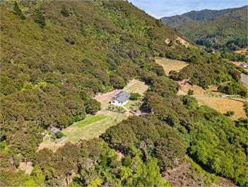 Hill Cottage (Bachcare) - Featherston