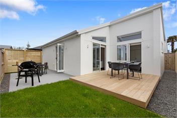 Perfect Papamoa Beach Bach - Tauranga