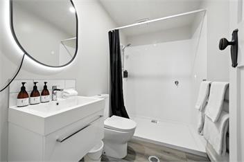 Albemarle Villa - Classic Villa with Parking & Modern Comforts - Christchurch