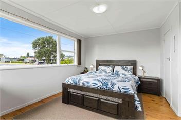 Sunny Coastal Retreat in the Heart of Whangamatā - Whangamata