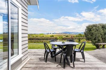 Sunlit Shores (Bachcare) - Papamoa