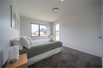 Breaksea Basecamp (Bachcare) - Te Anau