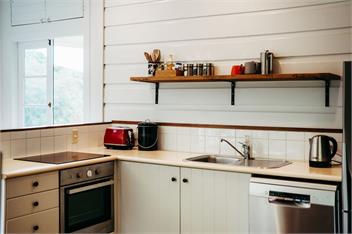 Hidden Beachfront Cottage on a Private Beach - Whangarei Heads