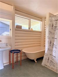 Absolute Lake Front, 23 Keitha Place -
