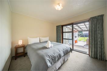 Four Peaks Matai Escape (Bachcare) - Te Anau