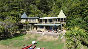 Aroha - Bythell's Bay / Spectacular Holiday Home for Families - Queen Charlotte Sound
