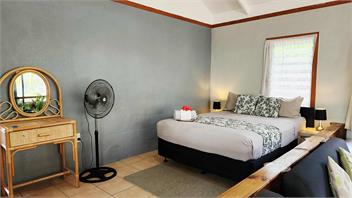 Sunset Palms Rarotonga - Beach Bungalow -