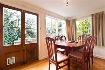 Brockworth Cottage - (Christchurch City and Country Cottages) - 