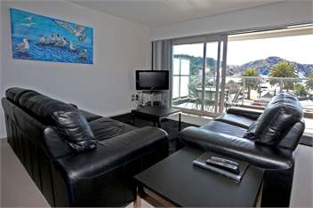 Waterfront Luxury Three Bedroom Quay Apartment - Picton