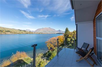Alpine Village - Lake Edge Apartment A - Queenstown