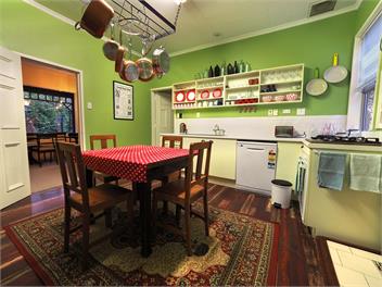 Historic Winter Ski Cottage/Summer River Cottage. - Queenstown