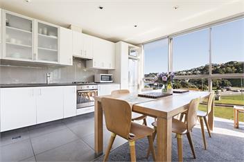 Stay in Wellington - The Penthouse on Evans Bay - Wellington
