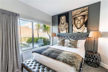 Castle Cliff Lodge | Sauna, Spa Pool + Games Room | Amazing Views - Queenstown