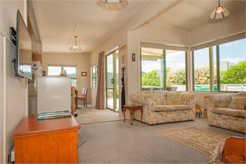 Surf Beach Views (Bachcare) - Whangamata