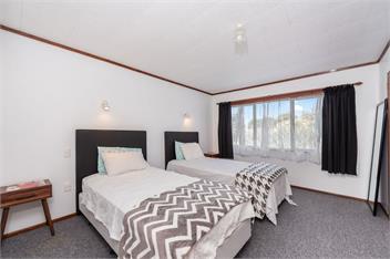 Courtside Quarters (Bachcare) - Waihi Beach
