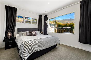 Lakeside Luxury (Bachcare) - Wanaka