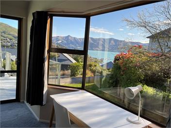 Seaclusion - Great Water Views, Wonderful for Large Families & Groups - Akaroa