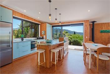 Bach 7 by the Sea - Marahau Holiday Home - Tasman