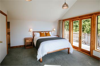 Bullock Creek Chalet | Sleeps 8 | Lake & Mountain Views - Wanaka