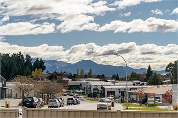 Alpine Scenery (Bachcare) - Wanaka