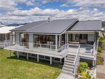 Jack and Enids Whangamata Beach House - Whangamata