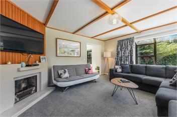 Kaiteriteri Beach House - Renovated & Steps from the Beach - Tasman