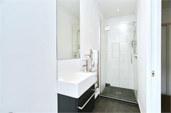 City Townhouse - 2BR Comfort, Private & Parking - Christchurch