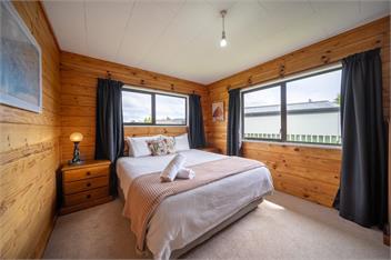 The Back Hut (Bachcare) - Te Anau