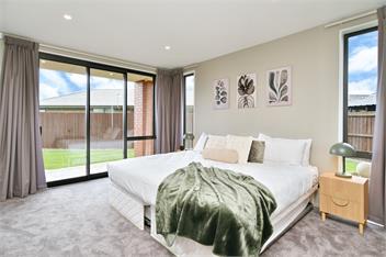 Spacious Family & Group Retreat - Wigram Residence - Christchurch