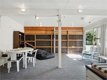 The Summer Bach at Cooks Beach - Whitianga