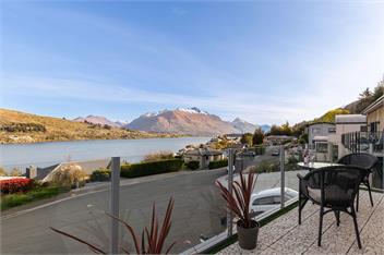 Lake Views on De La Mare Place, 3 BDR, Free Wi-Fi - Queenstown