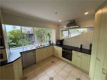 Waiake Beach Apartments - Auckland