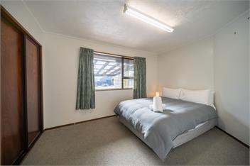 Four Peaks Matai Escape (Bachcare) - Te Anau