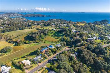 Garden and Bird Haven - Waiheke Island
