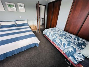 Spacious Sunny Ennel St House -