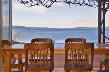 Lounge to Lake - Water's Edge, Lake Rotorua - Rotorua