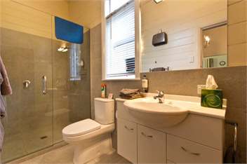 Brockworth Cottage - (Christchurch City and Country Cottages) - 