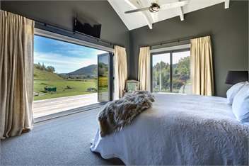 Four Bedroom Villa - Napier