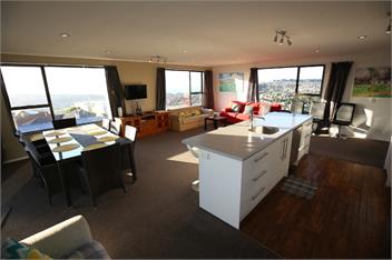 Stunning Ocean Horizon Views with Conservatory & Spa - Dunedin