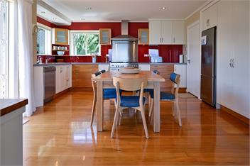 Seascape Villa - Nelson Waterfront Holiday Home - Nelson