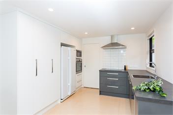 Large and Spacious Newly Built Townhouse - christchurch 