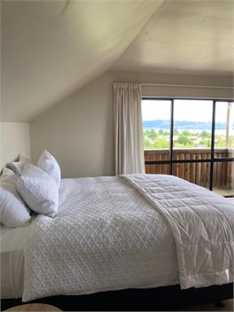 Magnificent lake views and space galore - Taupo