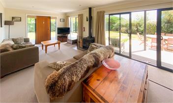 Stunning Panoramic views - 5 Bedrooms - 15m to Wanaka - Wanaka