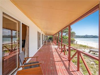 Poppy's Beach House (Bachcare) - Whangapoua