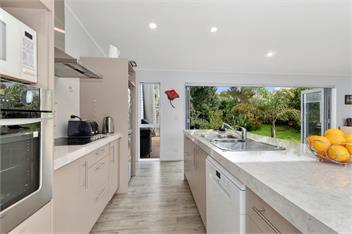 Pohutukawa Peace (Bachcare) - Mangawhai Village