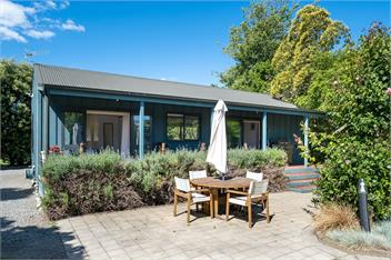 Lawn Cottages - Magnolia Cottage - Hastings